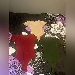 Fashion Nova - 3 Short Sleeves V-Neck Bodysuits Burgundy, Beige and Green, Small